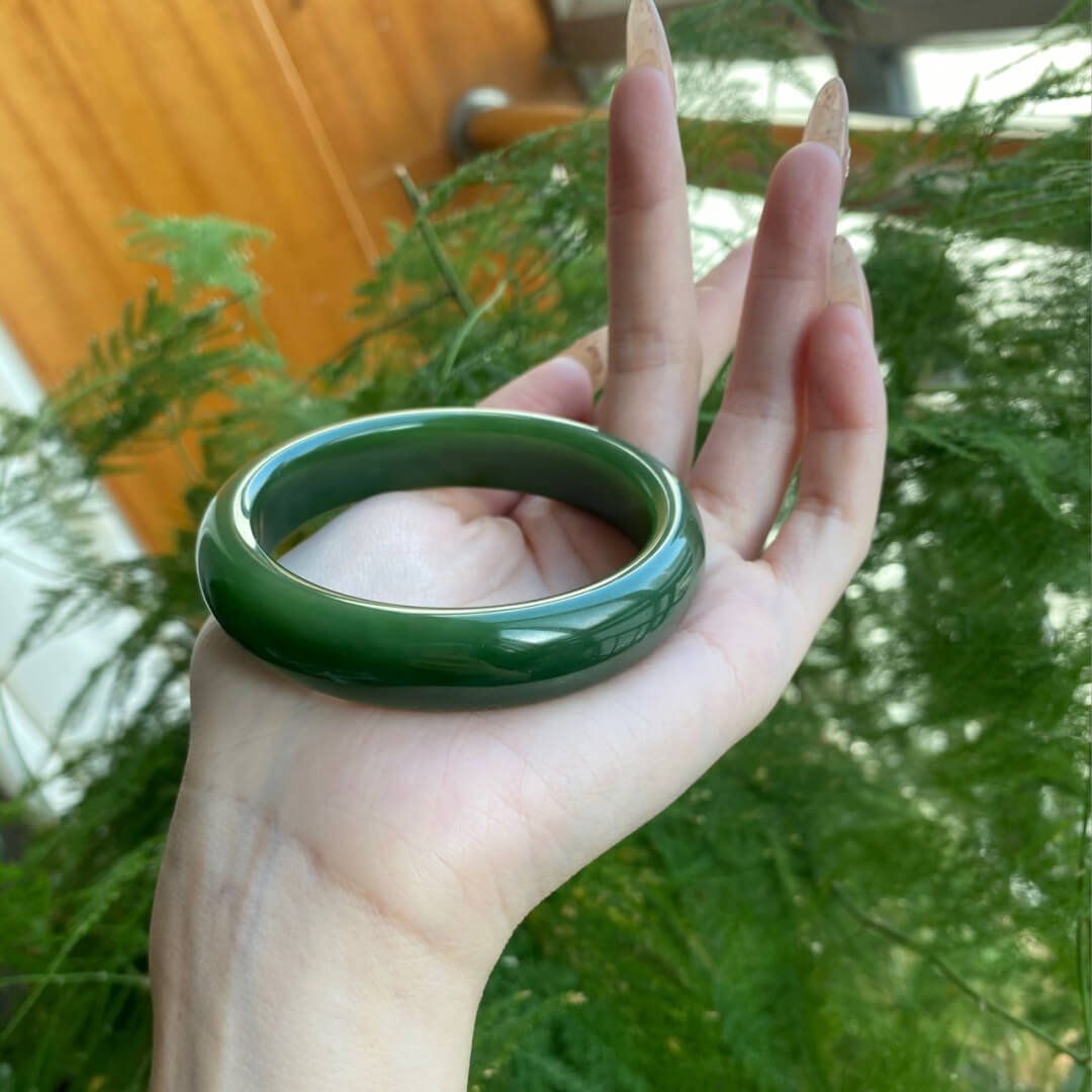 Natural Chinese Green Jade Bangle Bracelet – Nephrite Grade A, Solid Round, Wealth Symbol