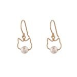 cat with a pearl earring