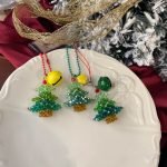 beaded christmas tree keychain