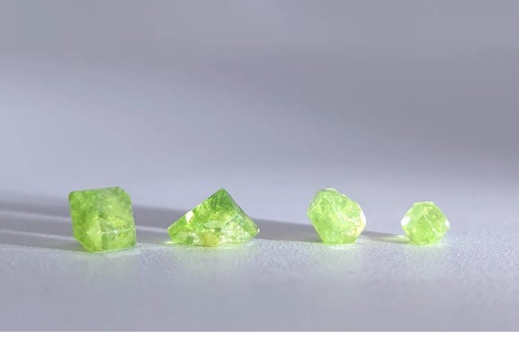 green garnet raw