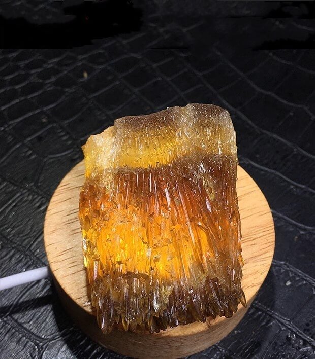 amber raw stone
