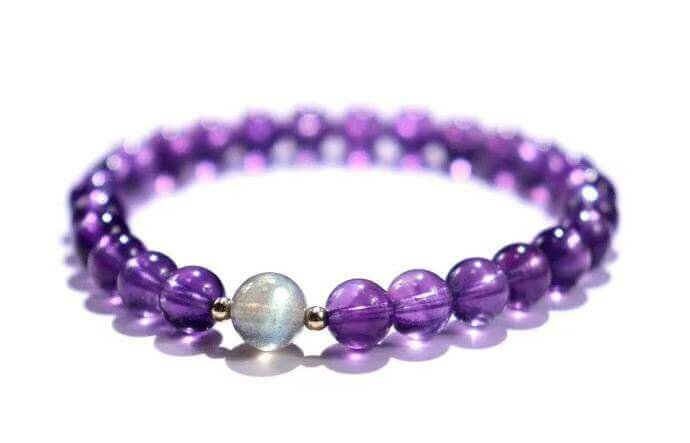 purple amethyst gemstone bracelet details