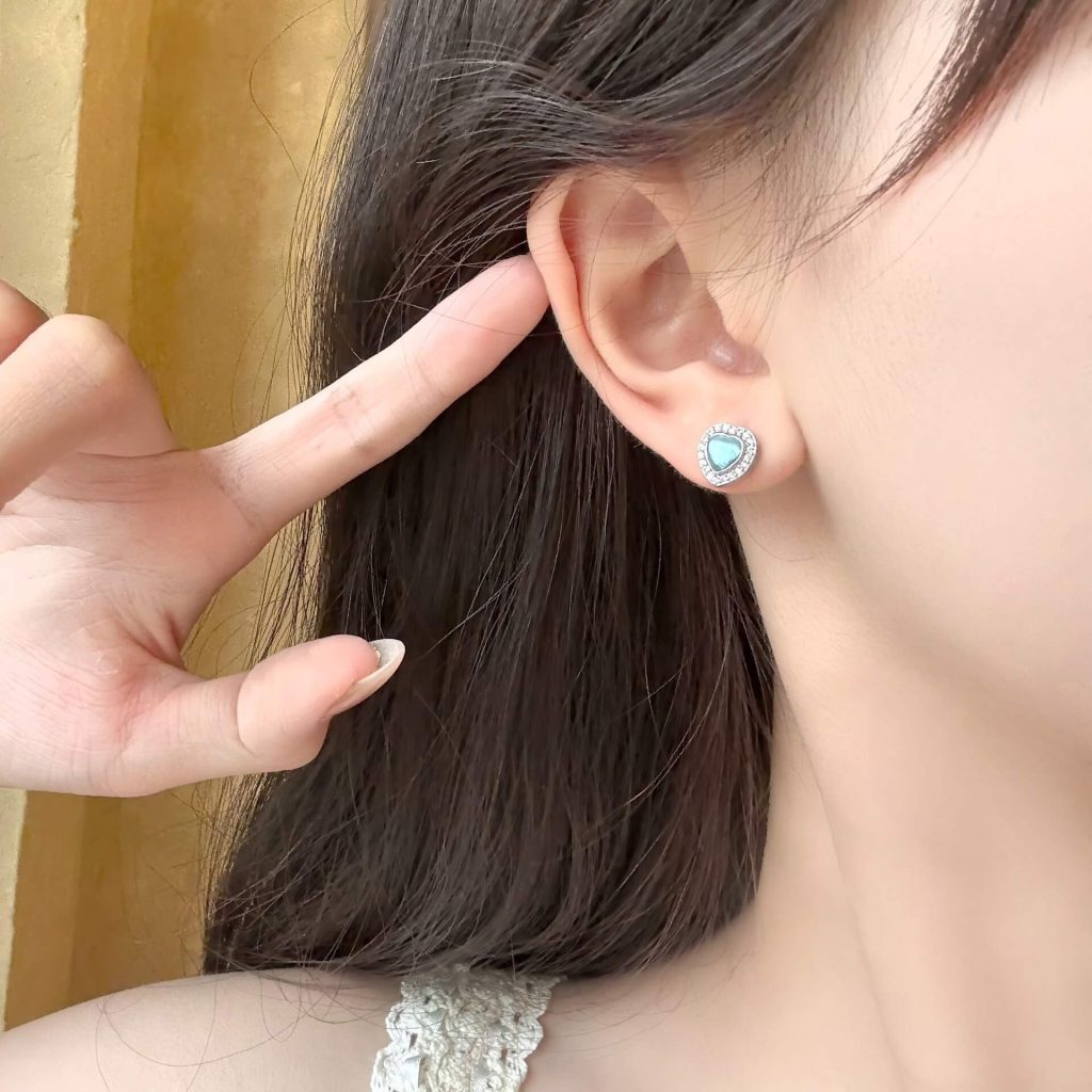 small aquamarine stud earrings for women